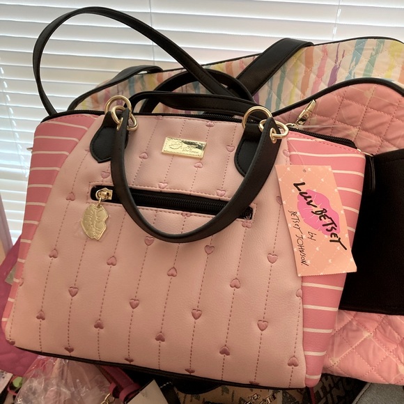 Betsey Johnson beautiful purse. I have the wallet and the tote for bundling. - Picture 1 of 1